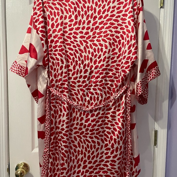 NWT VS Robe - Picture 5 of 8